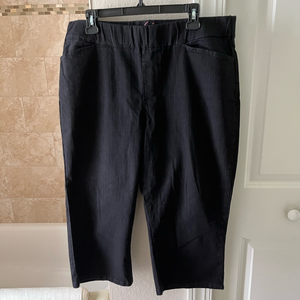 Pull on denim capris